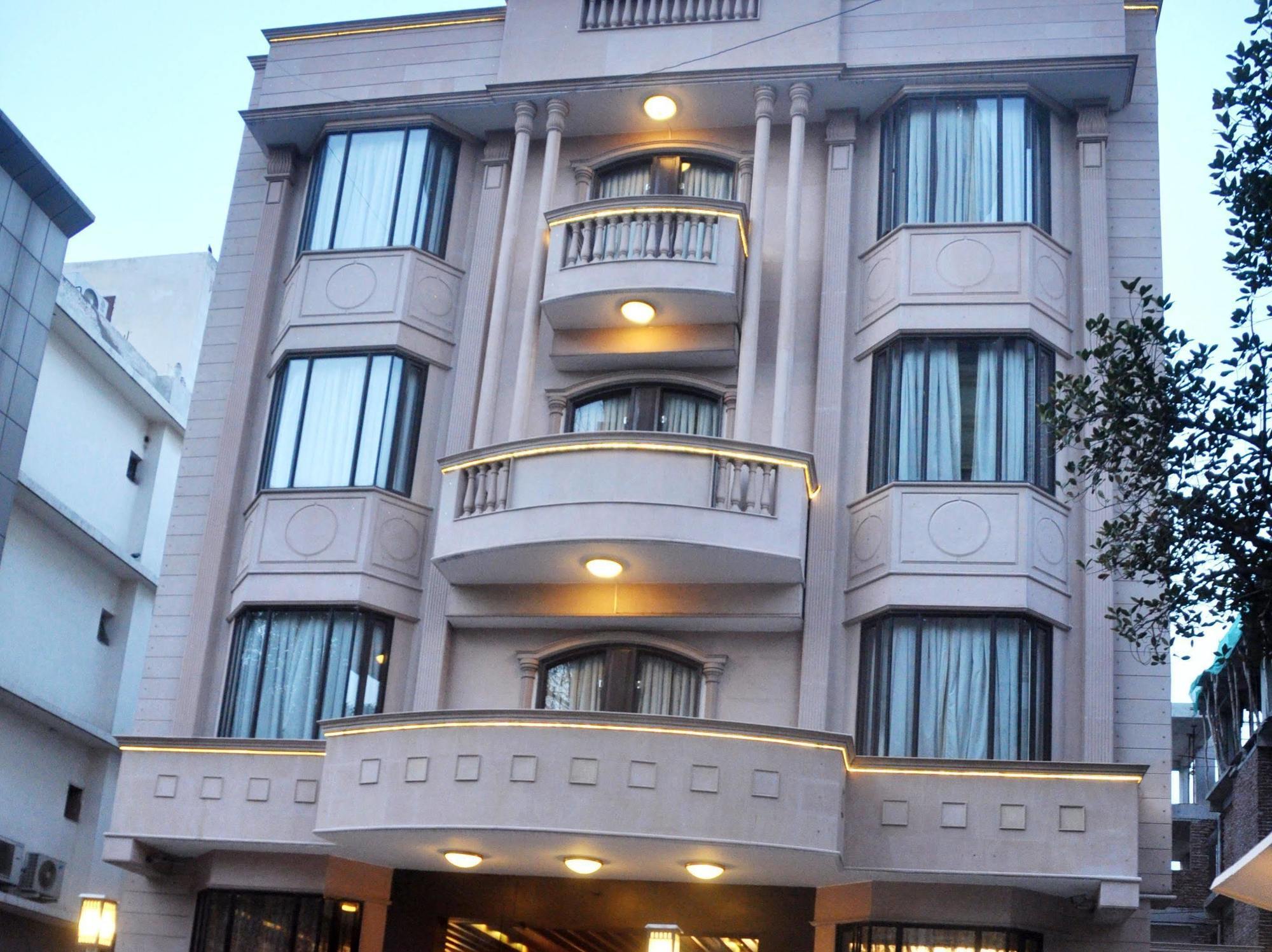 Hotel Treebo Check In By Oran Nueva Delhi Exterior foto