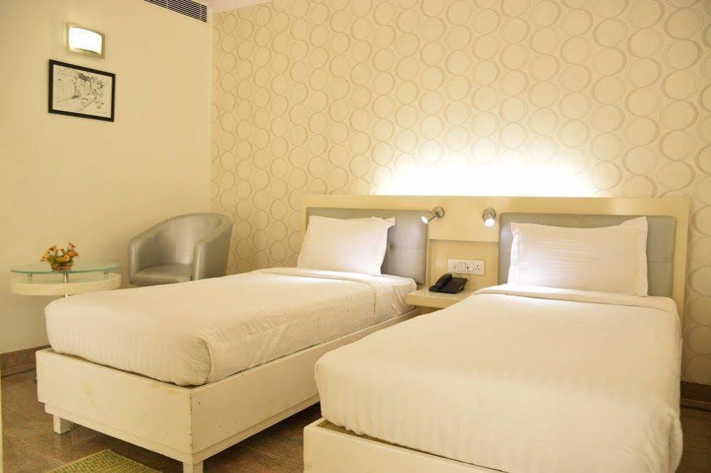 Hotel Treebo Check In By Oran Nueva Delhi Exterior foto