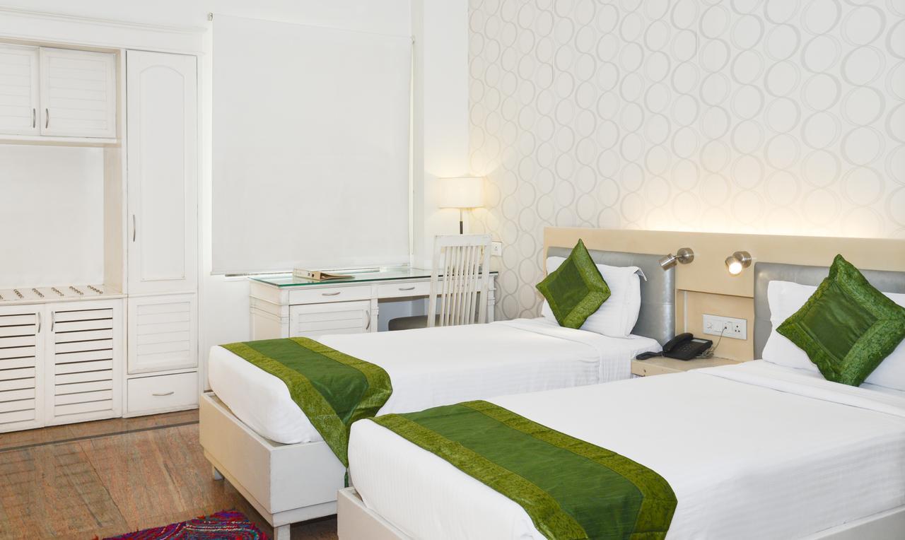 Hotel Treebo Check In By Oran Nueva Delhi Exterior foto